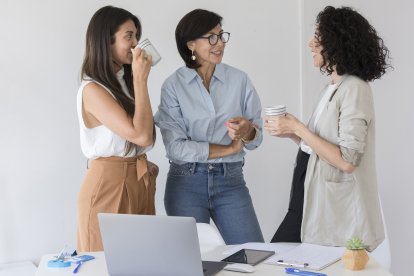 Las mujeres emprendedoras no solo construyen sus propios sueños, sino que también inspiran y abren puertas para otras.