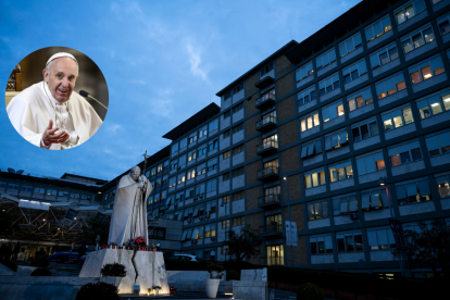 El Papa Francisco recibe atención médica en el Hospital Gemelli de Roma, un centro de salud histórico para los pontífices.