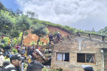 Militar perdió la vida al salvar a su familia de un derrumbe