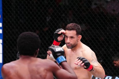 Carlos Vera logró su primera victoria en UFC.
