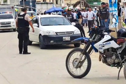 El carro en el que se embarcaba la víctima fue revisado por los agentes.