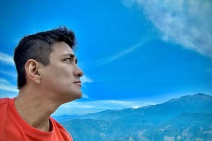 El actor supo resolver el inconveniente ocurrido en el teatro.