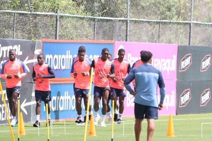 Ecuador recibe a Venezuela en la fecha 13 de las Eliminatorias Sudamericanas 2026.