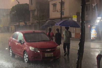 Torrencial lluvia en Guayaquil este 18 de marzo.