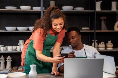 Con esta inversión, se busca no solo mejorar las condiciones de los emprendedores, sino también fortalecer el tejido social y económico del país.