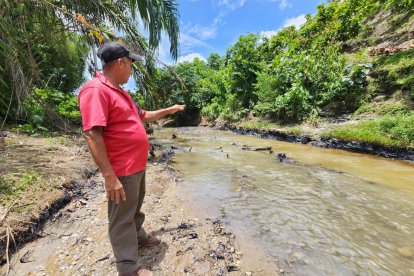 Las aguas de los ríos están contaminadas debido al derrame de crudo.