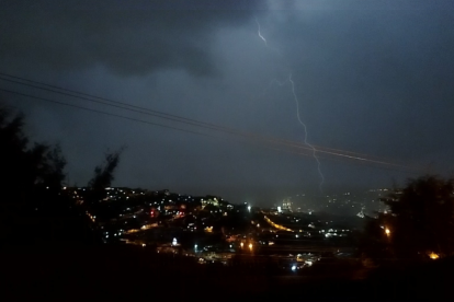 Las imágenes fueron captadas por los ciudadanos, sobre todo de barrios altos.