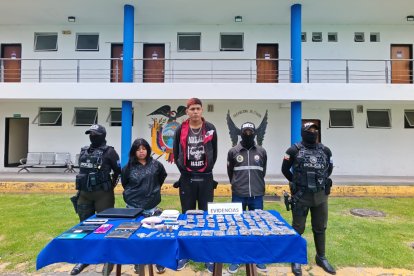 La mujer tiene historial delictivo.