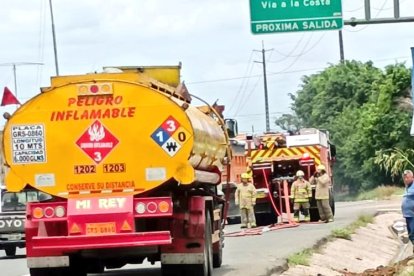 Este fue el charco que dejó el derrame de combustible.