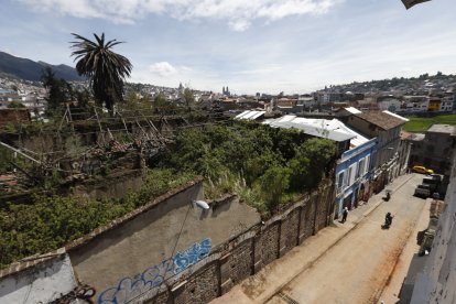 La casa ubicada en la calle Quijano, en San Sebastián lleva años sin mantenimiento.