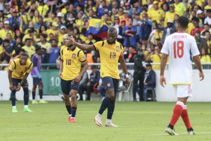 Enner Valencia de Ecuador celebra su gol, en un partido de las eliminatorias sudamericanas para el Mundial de 2026 entre la Tri y Venezuela