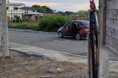 Un sospechoso de robo falleció a consecuencia de unos balazos que recibió en un enfrentamiento con agentes policiales.