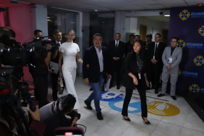 Daniel Noboa al ingresar al debate.