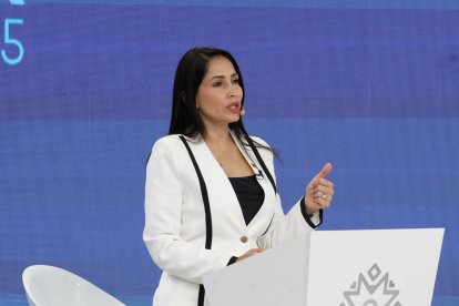 La candidata presidencial Luisa González durante el debate presidencial 2025