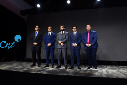 César Martín, Ministro de Telecomunicaciones y de la Sociedad de la Información; Roberto Kury, Gerente General de CNT; Edgar Lama, Ministro de Salud; David Urquiza, Gerente Healthbird Ecuador y Ariel Domínguez, CEO Healthbird