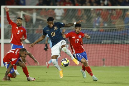 Ecuador empató 0-0 con Chile en la fecha 14 de las Eliminatorias Sudamericanas.