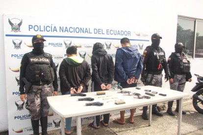 Algunas personas detenidas en el sur de Guayaquil.