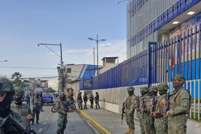 Personal militar acudió al sector en donde se escuchó la explosión.