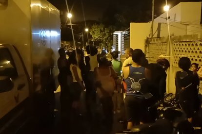 El ataque ocurrió alrededor de las 22:00 en la intersección de las calles Abdón Calderón y Séptima, en una zona céntrica cercana al estadio Folke Anderson.