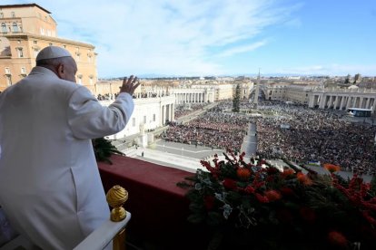 Imagen durante la bendición "urbi et orbi", uno de los momentos más esperados del Domingo de Pascua.