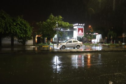 La lluvia de la noche del 27 de marzo causó inundaciones en varias etapas de la urbanización.