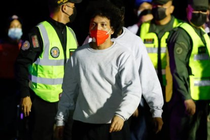 Leonel Moreno fue visto bajando del vuelo de deportación.