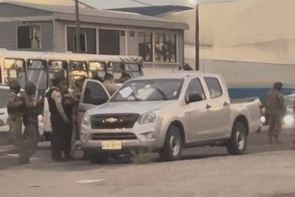 El hecho armado se produjo mientras Meza iba en una camioneta. Transeúntes se aglomeraron alrededor del carro. Luego llegaron policías.