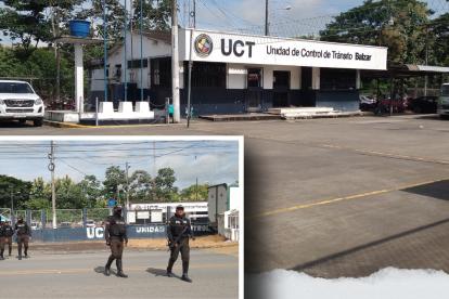 Agentes de la policía resguardan la dependencia de Tránsito.