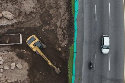 La obra busca aliviar la congestión vial en el concurrido cruce.