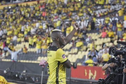 Gabriel 'Loco' Cortez festeja el 1-0 de Barcelona sobre Delfín por la sexta de la LigaPro 2025