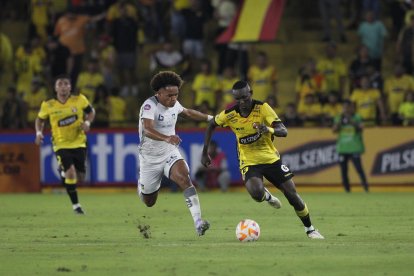 Barcelona SC ganó 2-0 a Delfín en el estadio Monumental.