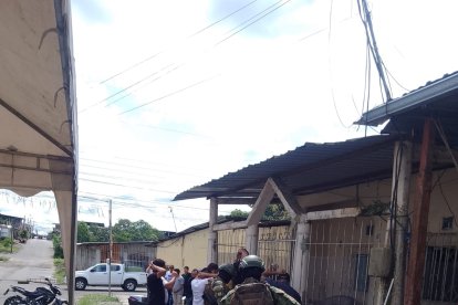 La presencia militar y policial impidió que los sospechosos huyeran de la escena, en San Camilo, Los Ríos.