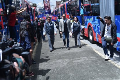 El alcalde de Quito, Pabel Muñóz, hizo la entrega de las nuevas unidades de Trolebus.