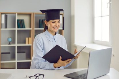 El Ministerio de Educación abre la opción de estudiar a distancia para completar bachillerato de Ecuador.