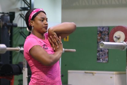 La pesista no dejó nunca las jornadas de entrenamiento para fortalecer su mejoría.