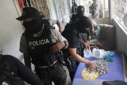 La Policía incautó droga durante los allanamientos.