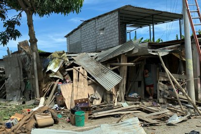 Ángela Mujica Tomalá perdió su vivienda a causa de uno de los atentados en Machala.