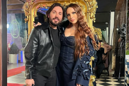 Víctor Aráuz y Érika Vélez son dos presentadores de televisión y actores.