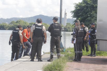 Encuentran el cadáver de un hombre baleado en el sur de Guayaquil.