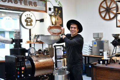 Además de sus vídeos también ha emprendido con el café y el puro ecuatoriano.