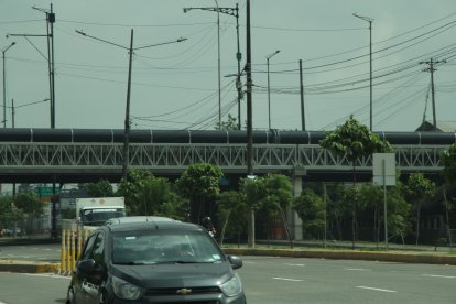 El puente de la vía a Daule donde aparecieron cuerpos colgados.