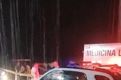 Asesinados bajo la lluvia mientras tomaban.