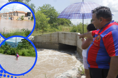 Con cada lluvia, el agua rebosa por este ducto cajón.