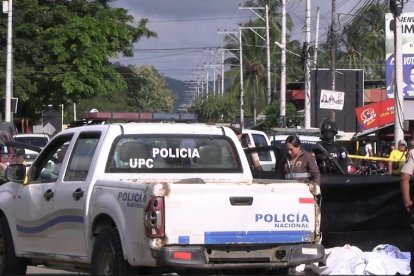 Los uniformados fueron tiroteados cuando iban en este automotor, en la vía Portoviejo - Calderón.