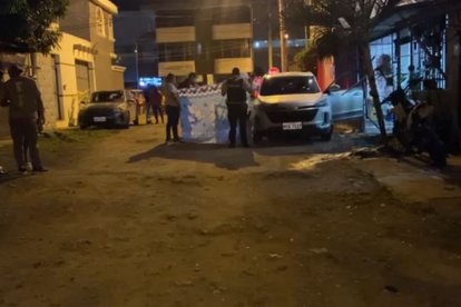 Los agentes de Criminalística levantaron indicios en la ciudadela Los Ángeles de Portoviejo.