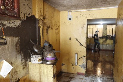 Una familia perdió todas sus pertenencias en el aluvión de Conocoto.