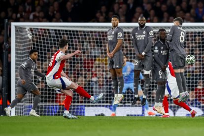 El volante inglés Declan Rice le marcó dos goles de tiro libre al Real Madrid.