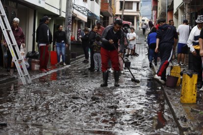 Intensas lluvias afectaron las viviendas de los vecinos de Turubamba Bajo, sur de Quito en las Calles Moromoro.
