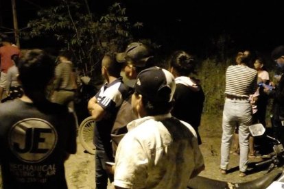 Los policías verificaron que la víctima tenía más de cinco heridas de fuego y de cuchillo.