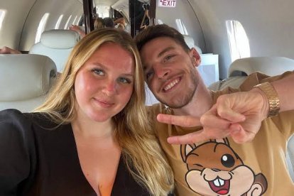 Declan Rice (d) y Lauren Fryer.